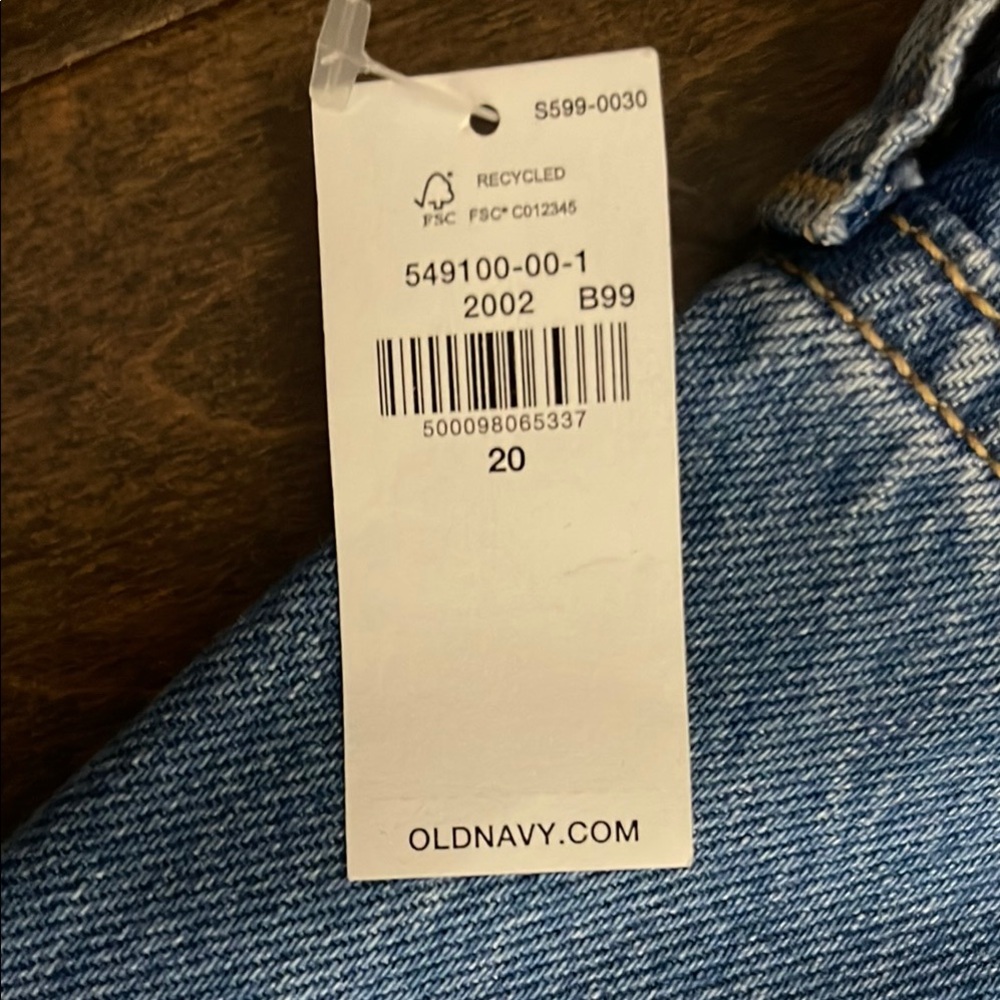 NWT, Old Navy Mid Rise Jeans - Picture 6 of 7